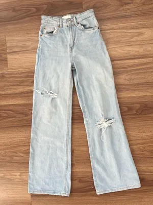 H&M Light Wash Distressed High Rise Wide Leg Jeans Size 2 thumbnail 3