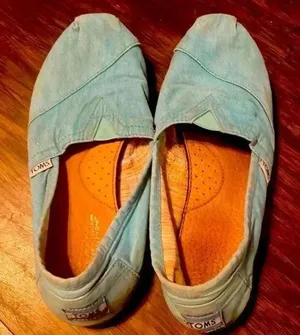 Tom’s Shoes thumbnail 1