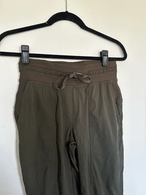 Lululemon Green Dance Studio‎ Crop Pants Size 4 thumbnail 3