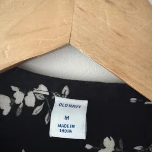 Old Navy Black‎ Floral Printed V Neck Top thumbnail 5