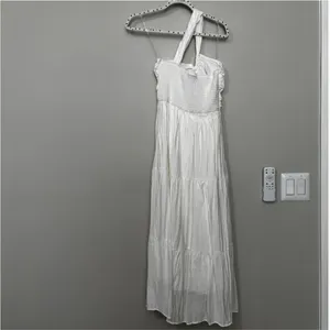 Petal & Pup VINNY ONE SHOULDER MAXI DRESS - WHITE Size Small thumbnail 4