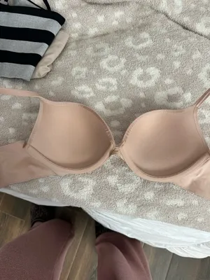 Skims bra thumbnail 2