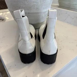 BP. Kora Lug Chelsea Boot in White Size US 8.5 thumbnail 4