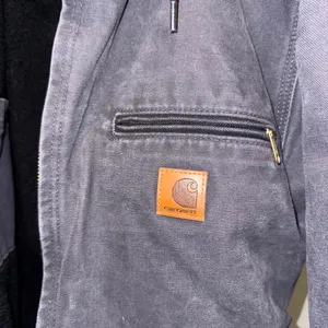 vintage 2000's faded black/ charcoal grey carhartt hooded jacket J141. Size S thumbnail 3