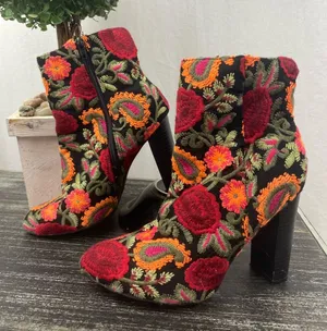 Steve Madden Black Embroidered Floral Sip Up Ankle Bootie Boot Shoes 8 thumbnail 1