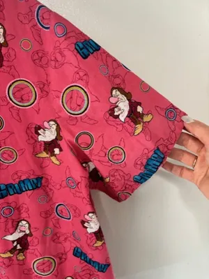 Disney Grumpy Seven Dwarfs Womens L Scrub Top Short Sleeve Pockets V Neck thumbnail 5