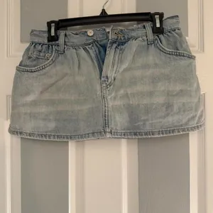 Free People ( We The Free) Denim Skort . Perfect for any occasion. NWOT, size 25 thumbnail 2