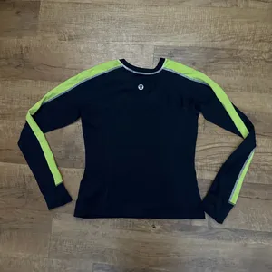 Lululemon tee thumbnail 2