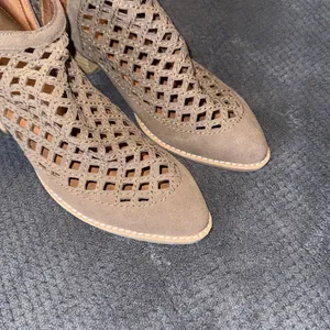 Jeffrey Campbell Tan Perforated Suede Block Heel Ankle‎ Boots Size 8 thumbnail 4