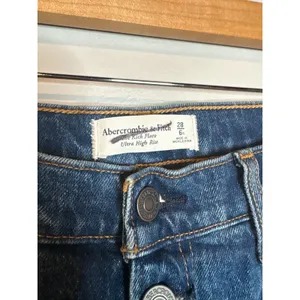 Abercrombie & Fitch Ultra High Rise Kick Flare jeans thumbnail 4