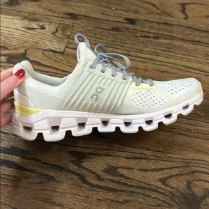 On Running Cloud Sneakers in Cream and Yellow Gray Size 9.5 thumbnail 4