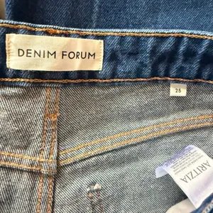 Aritzia Denim Forum Kai Mid Rise Baggy Barrel Jeans Heavyweight Pure Cotton 25 thumbnail 4