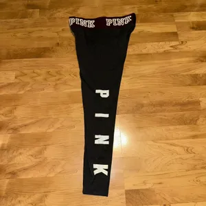 PINK Victoria's Secret Women's Yoga Pants Gray Burgundy Waist‎ Size Medium thumbnail 4