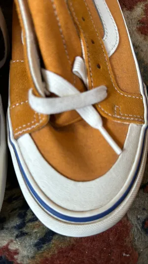 NWT Van’s Off The Wall Golden High Tops thumbnail 3