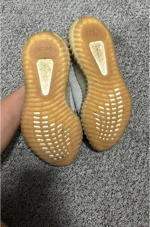 Yeezy Boost thumbnail 2