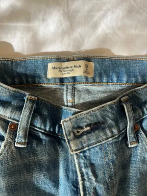 Abercrombie Mid-Rise Jeans thumbnail 3
