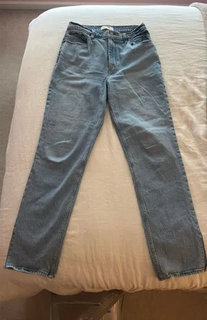 Abercrombie Curve Love Ultra High-Rise 90s Jeans thumbnail 1