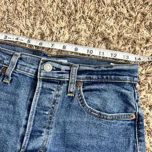 Levi’s Wedgie Straight High Rise Distressed Jeans Sz 28 thumbnail 8
