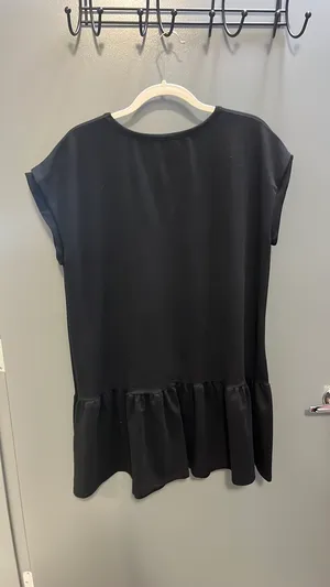 Black dress Size L thumbnail 3