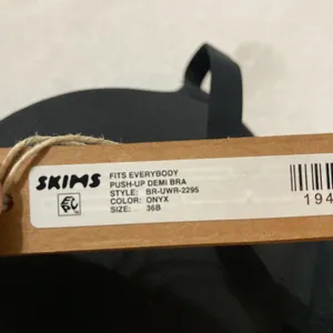 SKIMS Fits Everybody Push Up Bra 36B thumbnail 4