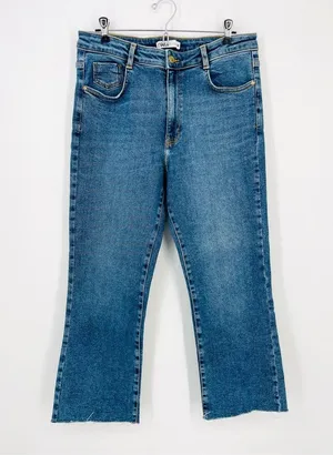 Zara High Rise Raw Hem Bootcut Medium Wash Denim Jeans Size 10 thumbnail 2