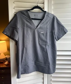 FIGS Catarina One-Pocket Scrub Top thumbnail 1