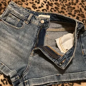 EUC PACSUN Shorts PacSun Janis Blue Denim Mom Shorts Women’s Size 28 thumbnail 4