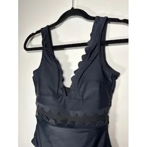 Cupshe NEW One Piece Swimsuit Black Scalloped Mesh V-Neck Bathingsuit Classic‎ thumbnail 2