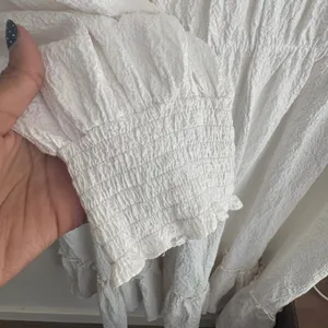 Calvin Klein White Textured V-Neck Midi Dress Smocked Waist‎ Size 6 thumbnail 9