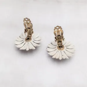 Vintage Clip On Earrings 1" Large Daisy Flower - Floral Whimsical Summer Theme thumbnail 6