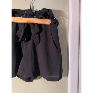 Lush Women's Size XS High Paper Bag Waist Shorts Black Dressy Tie Waist Pockets thumbnail 4