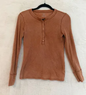 Aerie Henley Top Womens Small Orange Waffle Knit Long Sleeve Thermal Shirt thumbnail 1