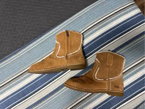Ugg women’s Catica boots thumbnail 4