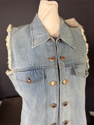Women’s Vintage Sleeveless Light Wash Denim Vest with Frayed Edges Size M NOS thumbnail 2