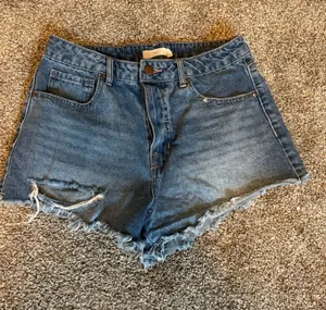 High-rise jean shorts in blue thumbnail 1