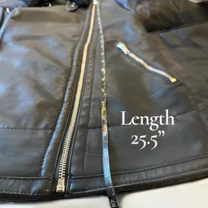 Hollister Women’s Black Faux Leather Motorcycle Jacket Size Small. thumbnail 5