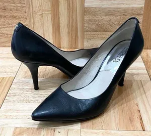 MICHAEL Michael Kors AO13E Black Leather Pointy Toe Classic Pumps Size 8.5M thumbnail 1