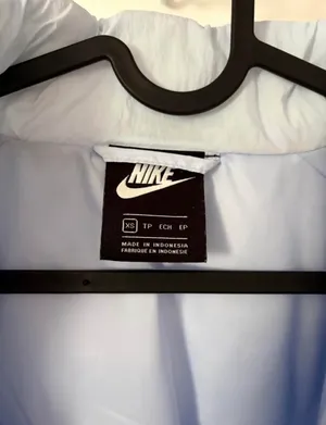Cropped Nike Puffer Jacket thumbnail 3