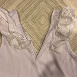 H&M White V Neck Ruffle Tank Top thumbnail 4