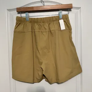 Fabletics Women Tan Khaki Athletic Running Shorts, Zipper‎ Pocket 5 Inch Inseam thumbnail 4