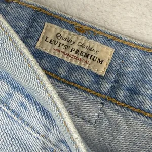Levis Premium 501 Original Light Wash High Rise Cut Off Denim Shorts Womens 26‎ thumbnail 2