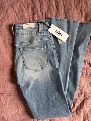 Women’s Mica High Rise Super flare jeans thumbnail 3