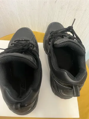 New Balance for crews slip oil &resistant Women's Black Leather & Mesh Sneakers thumbnail 8