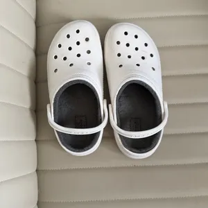 White Crocs Shoes Clogs with Fleece Lining M7 W9 thumbnail 6