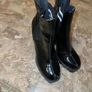 NWOT Forever 21 patent leather vinyl heeled boots booties size 7 thumbnail 6