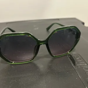 Green Sunglasses thumbnail 3
