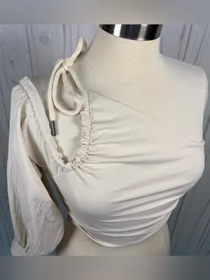 NWT WNTRMSE‎ Pippa One-Shoulder Long-Sleeve Crop Top in Vanilla, Size 6 thumbnail 3