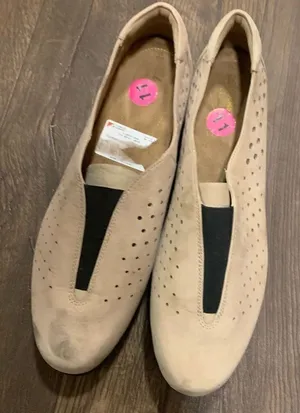 Clarks beige cutaway slip on size 11 comfortable ortho loafers thumbnail 1