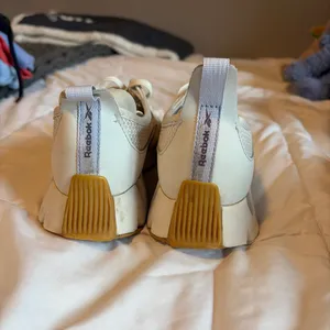 Reebok white & cream sneakers #trainers #athletic thumbnail 2