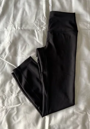 Black Wunder Train High-Rise Crop 23" Leggings thumbnail 1